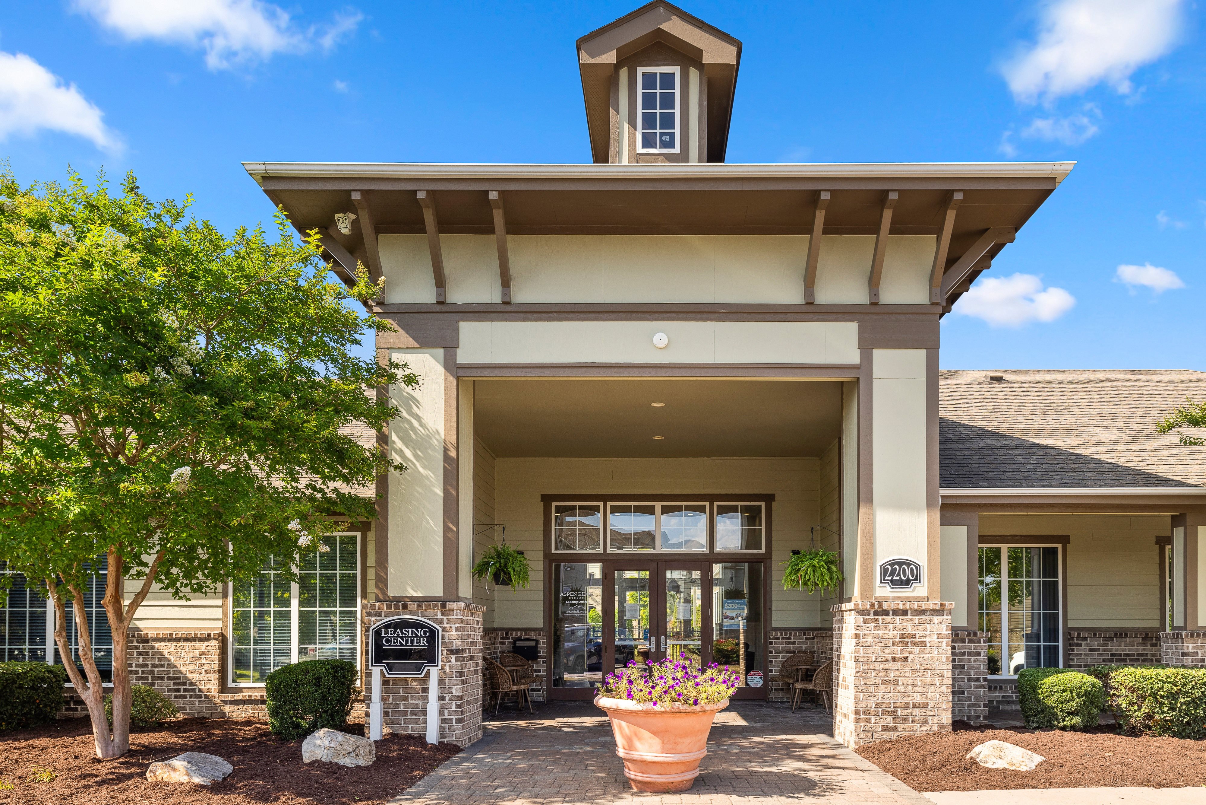 the estates to leasing office